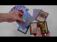 Dicetak Lengan Kartu Holografik Bersinar Lengan Pelindung Dek Bebas Asam